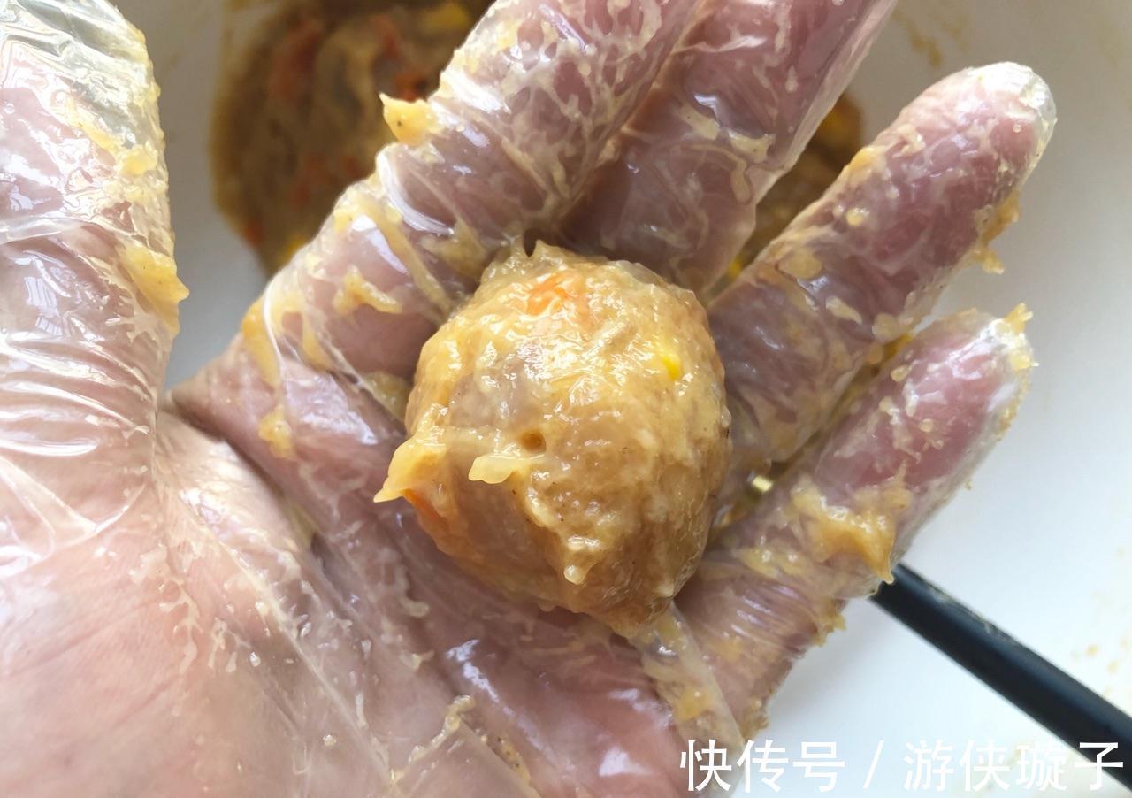 低脂美味的鸡肉丸,加入时蔬煎一煎,一口一个好吃到停不下来