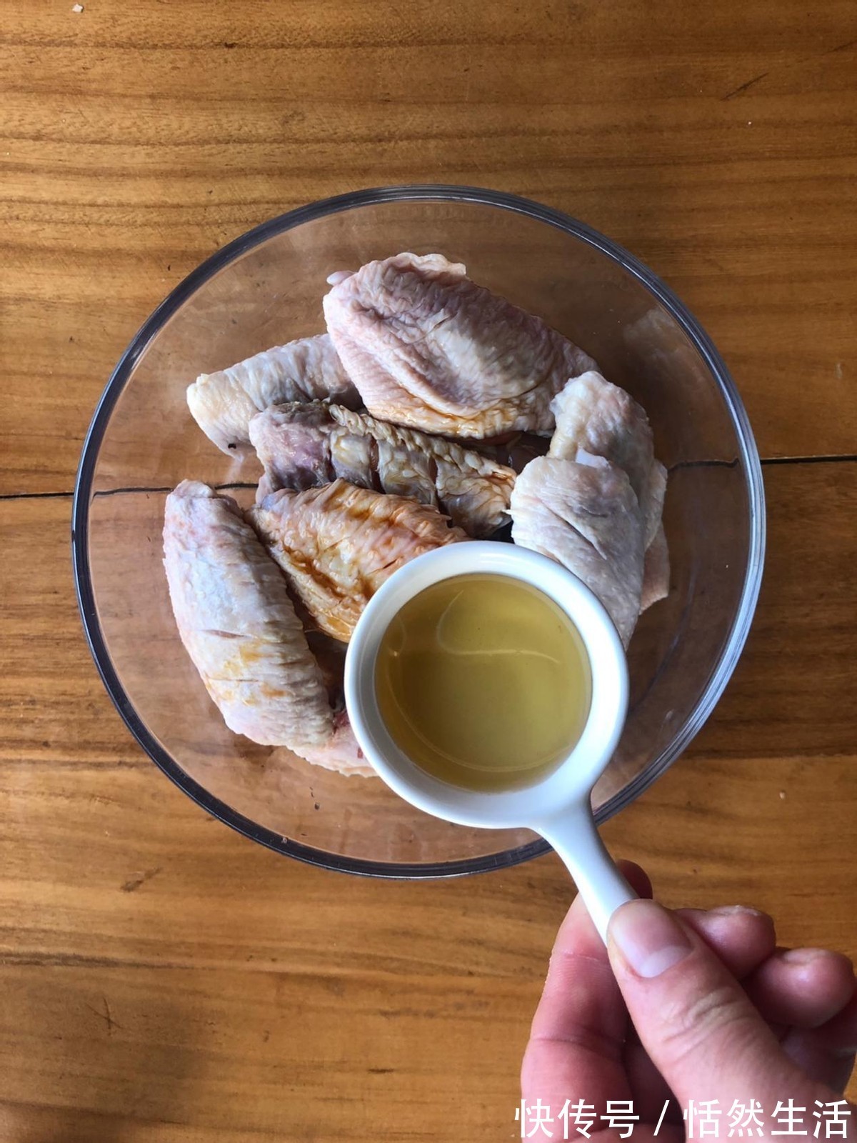 鸡翅|想吃鸡翅的看过来,一个烤箱搞定,好吃到舔手指