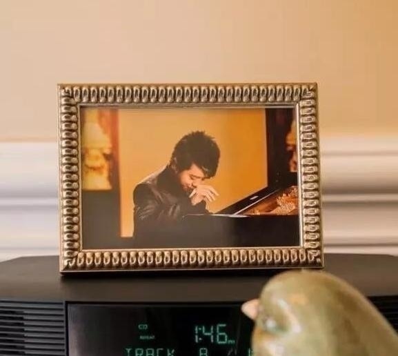 钢琴|郎朗豪宅尽显稳重，客厅就有三层楼高，家中随处可见名贵钢琴