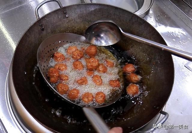 做法|肉丸子好吃有诀窍，厨师长教你饭店秘制做法，香糯Q弹，久煮不散