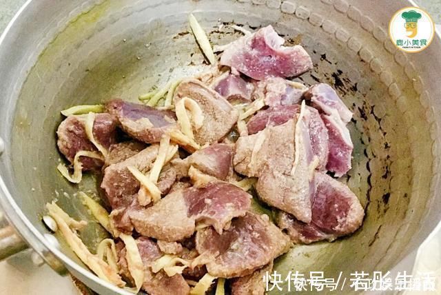 压力|压力大常失眠，隔三差五用此叶滚汤喝，养心安神，一觉睡到天亮