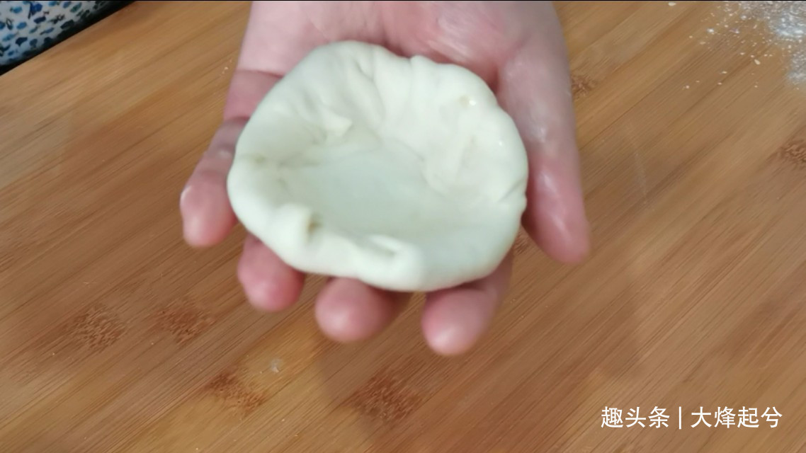 芝麻酥饼在家简单做,外酥里软又香甜,不用烤箱也可以酥得掉渣