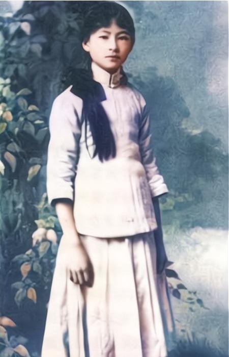 林徽因的罕见彩照:第一张眼前一亮,仿如一场视觉盛宴!