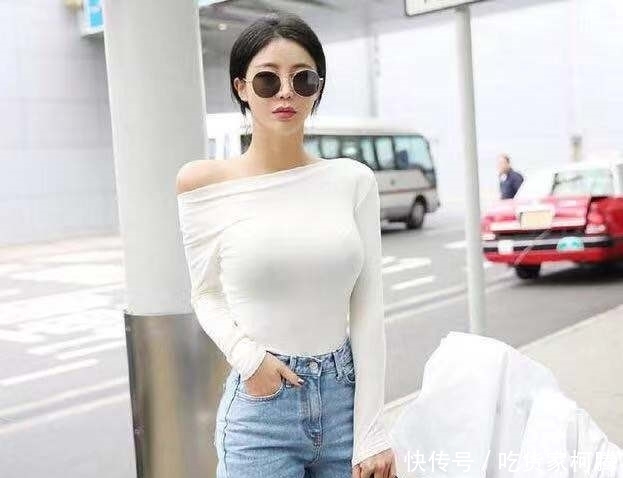 路人甲|街拍:成熟很美的小姐姐,搭配长心,时尚潮流不做路人甲!