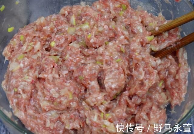 味道|做白菜馅饺子,牢牢记住“两不放”,饺子味道香,还鲜嫩多汁