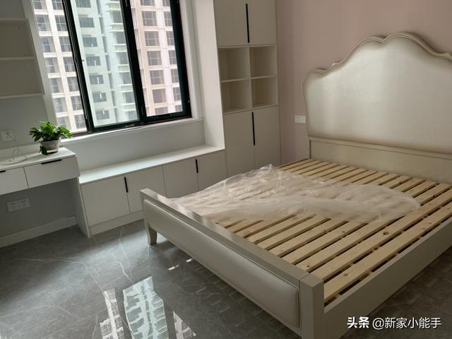 安装|她家装修花了12万，打造网红款电视墙，请木工师傅打柜子很喜欢