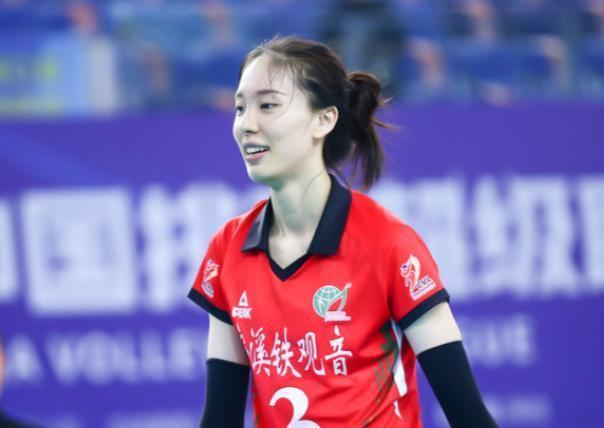 福建女排|女排最美副攻为闺蜜庆生!妆容精致变身酷妹,闺蜜一个比一个漂亮