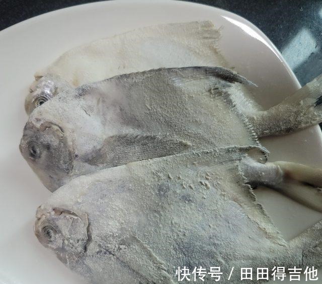 美食天下|炸白鲳,外酥里嫩,鲜香入味!