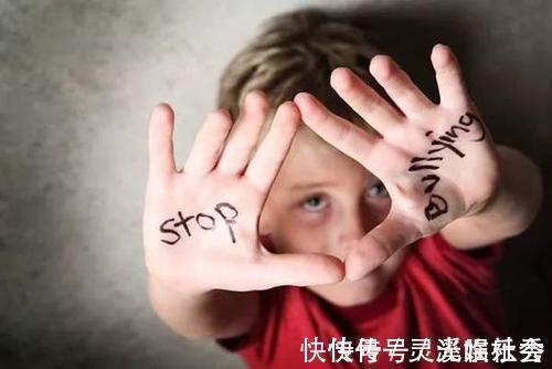 扇耳光|女儿在校被男同学扇耳光,爸爸竟这样做,网友:能动手尽量别吵吵