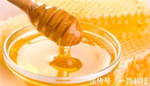 胃黏膜|常吃面条对胃好？提醒：若想胃部健康，3种食物尽量少吃一些