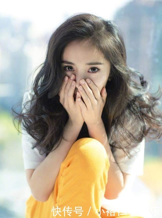 长卷发|丸子头已经不流行了,今年这5种“发型”是真火,简单大方显脸小