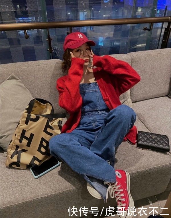 谁说背带裤太“幼稚”？只要搭配得好，轻轻松松穿出少女感