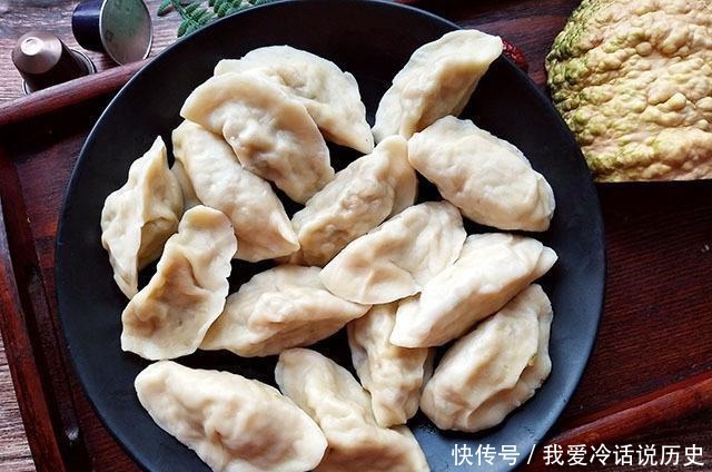 入秋,别忘了吃这馅的饺子,1元一斤,软糯鲜美,我家隔三差五做