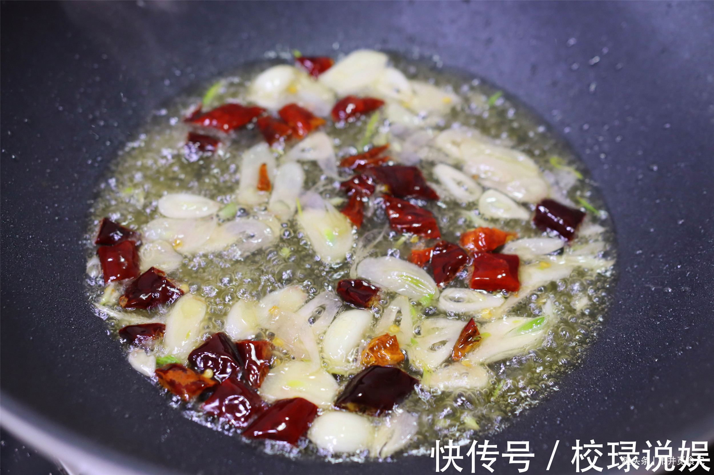 脆爽|炒土豆丝，什么时候放醋焯不焯水弄懂2个重点，土豆酸辣脆爽