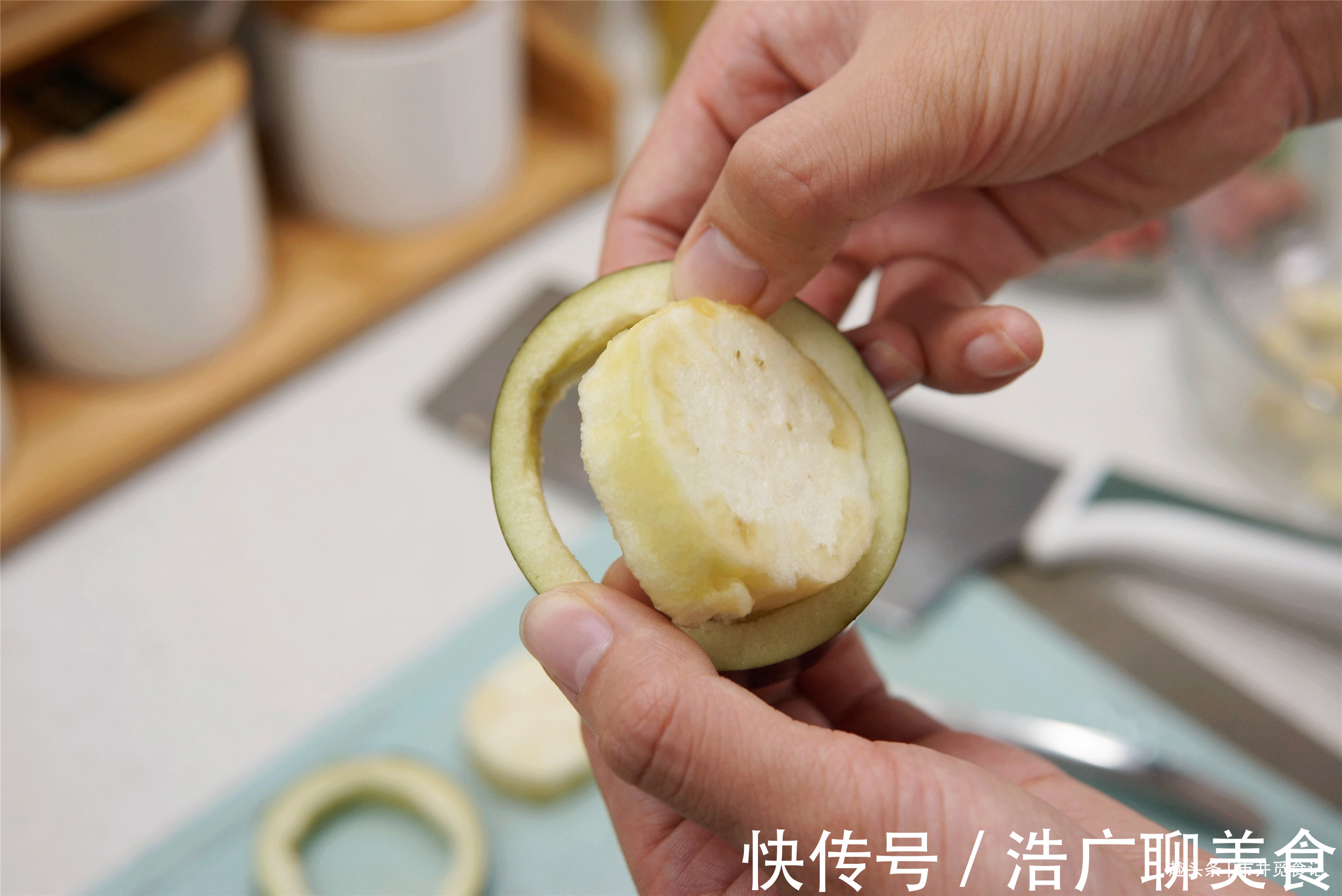夏天|夏天，我家爱吃的“茄子饼”，简单省事，早餐能吃五六块，真香呀