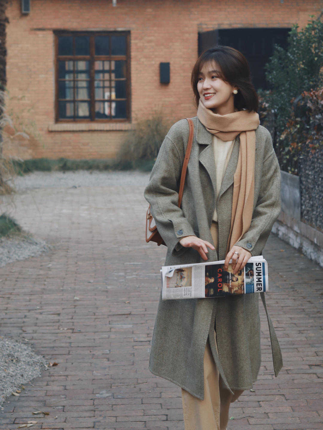 针织衫 一件卡其色裤子的时尚感,秋冬就要这么穿,简直太高级了