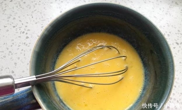 网红|网红小吃草莓班戟,在家做不用买,一口平底锅6个小步骤搞定