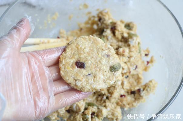  香脆|燕麦别总泡牛奶吃，加把面粉一起烤，香脆扛饿吃不胖