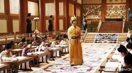 还封|年轻时,他和李白、杜甫厮混,很不起眼,可最后他官做得却最大,还封了侯!