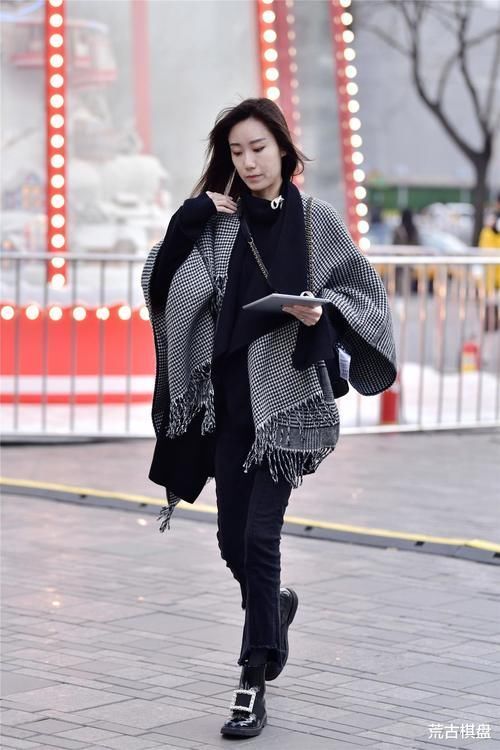 紧身牛仔裤,搭配长靴还是短靴?时尚姑娘有着自己的搭配技巧