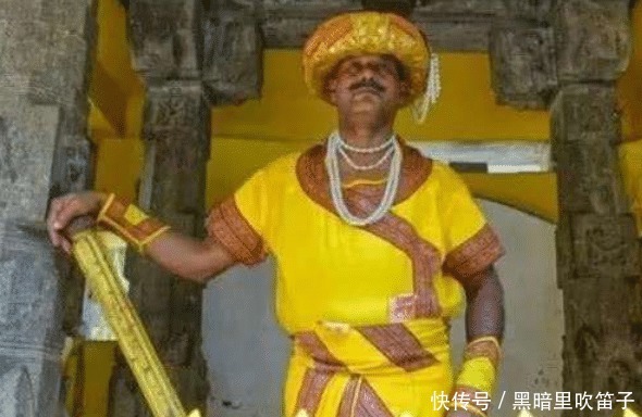 放言|印度“站神”32年纹丝不动,放言:“谁能让我动,就给一千元”