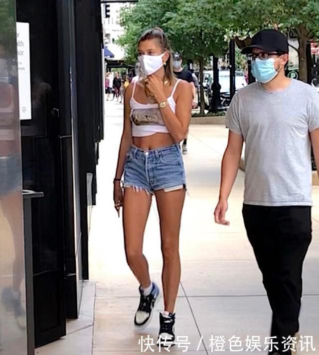 下身搭配|比伯老婆海莉身材越来越紧实,穿着内衣配西装出街,大方又性感