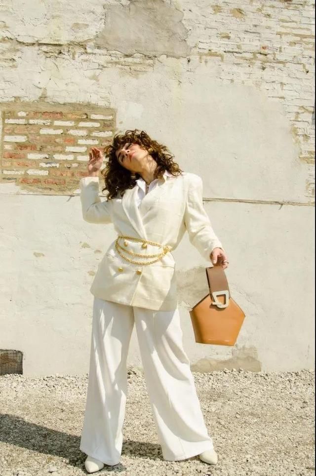 项链手链已经过时了，现在开始流行“腰链”