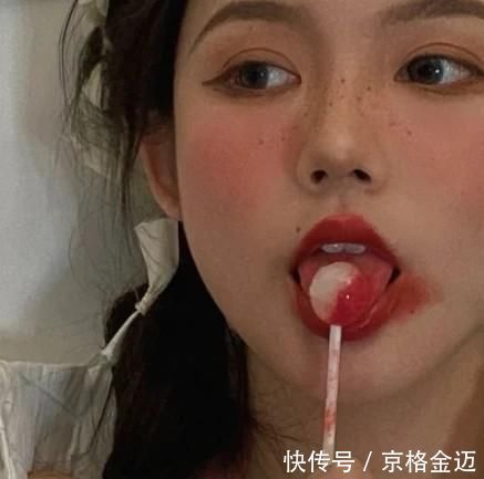 唇刷 “涂口红”有3个禁忌,00后却已成习惯,难怪唇纹重还总起皮!