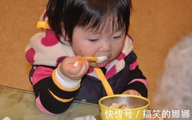 汤泡饭|给宝宝喂饭时,这样3个习惯,会害苦了孩子,家长应该注意
