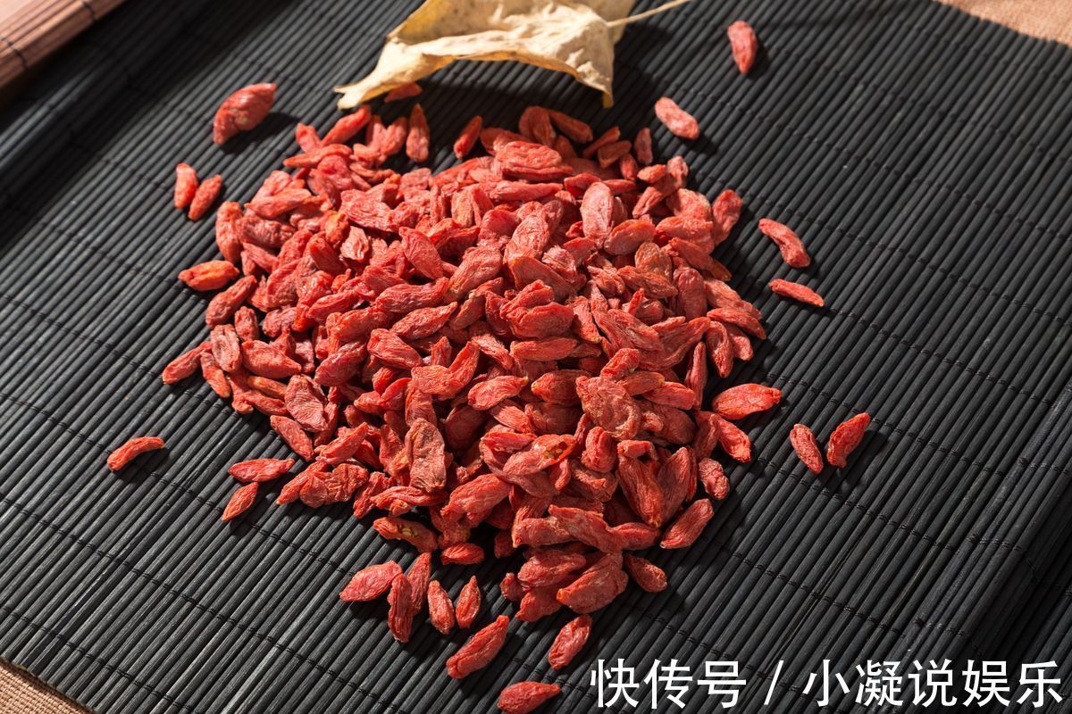 枸杞水|枸杞泡水是早上喝好还是晚上喝好，很多人不清楚，难怪总“上火”