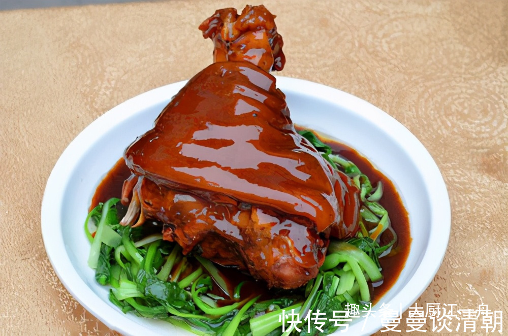 过年吃肘子，教你最好吃的做法，香嫩软烂肥而不腻，看着就流口水