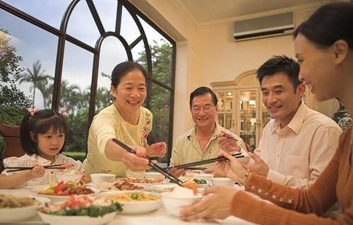  拖出来|糖尿病是拖出来的，医生忠告，晨起两坚持晚上两不要，血糖才会更好