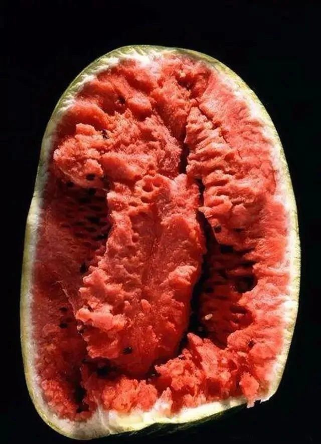 绘画家|大师运用超写实的创作手法,画沙瓤西瓜太逼真,美女忍不住想拿