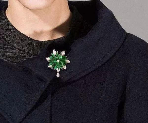 翡翠胸针，女人精致的化身