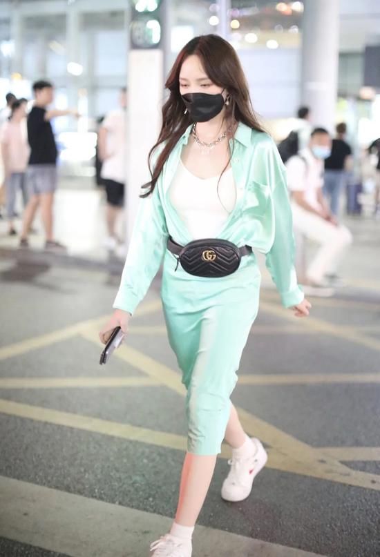 缎面裙|女明星一穿就出圈的缎面裙 怎么穿出高级感？