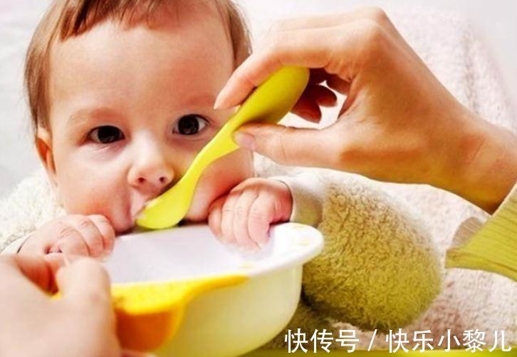 小餐桌|老人别再给宝宝这样喂辅食,若发现这些情况,妈妈要及时沟通