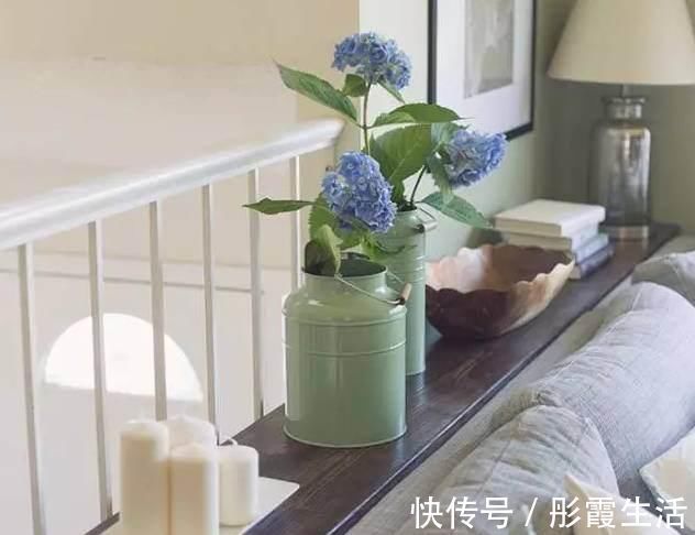 小户型|把沙发往前挪了10厘米，放一个置物架进去，省钱好用又不占空间