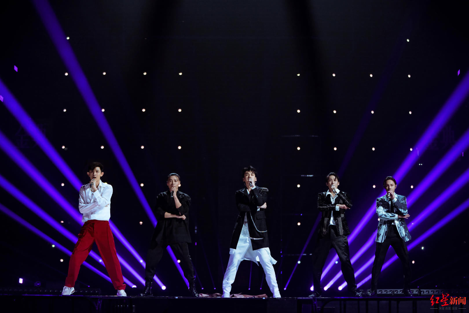 友情岁月|《披荆斩棘的哥哥》正式开播 霍尊与三位哥哥合唱《奔跑》