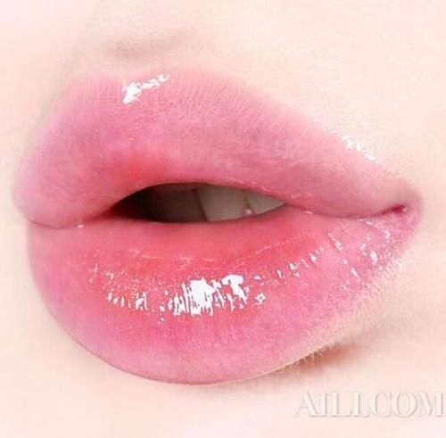你的唇膏跟试色不一样？还不是没好好护唇惹了祸