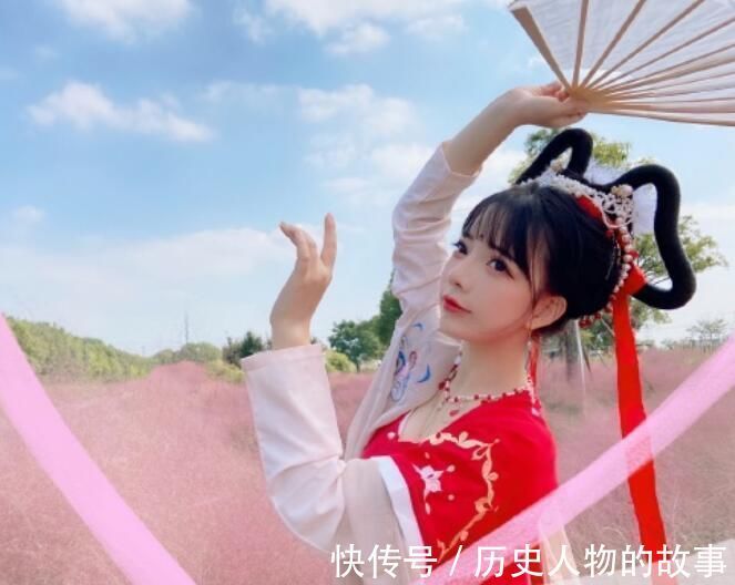 王奕萌|王奕萌穿汉服可爱迷人,却因头上装饰被群嘲,不尊重传统文化