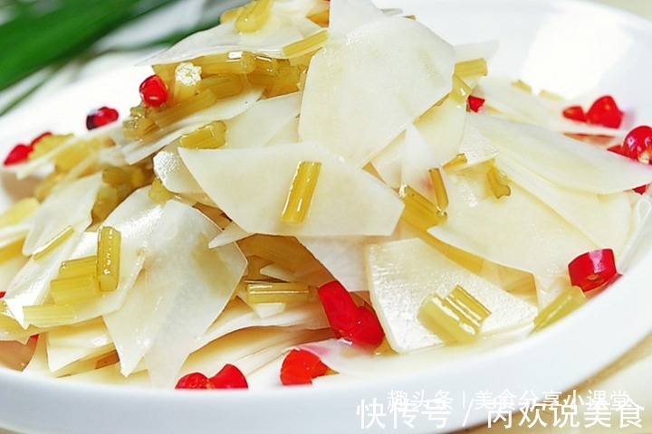 别再腌整个萝卜了,教你一招,又香又脆,1个萝卜可以吃2天