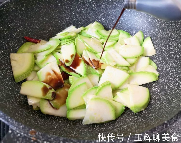 醋溜西葫芦|西葫芦此做法,酸酸甜甜,低脂营养,清脆爽口,吃不够