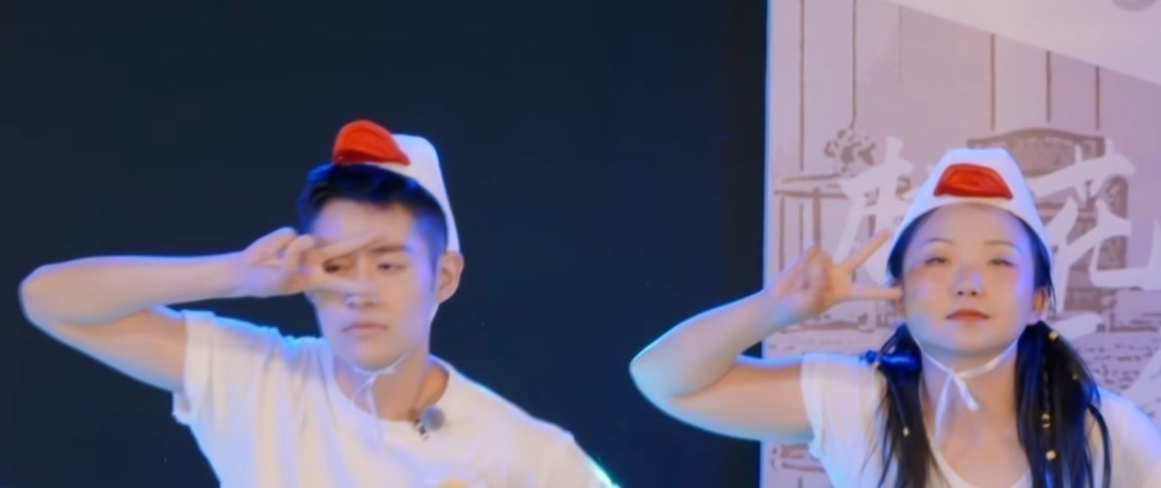 李雪琴控場能力有多強?現(xiàn)場掐辣目洋子話筒,郭麒麟被當小弟使喚