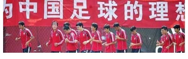 董方卓|从北大学者到知名导演,接连批判国足的背后,问题究竟出在哪?