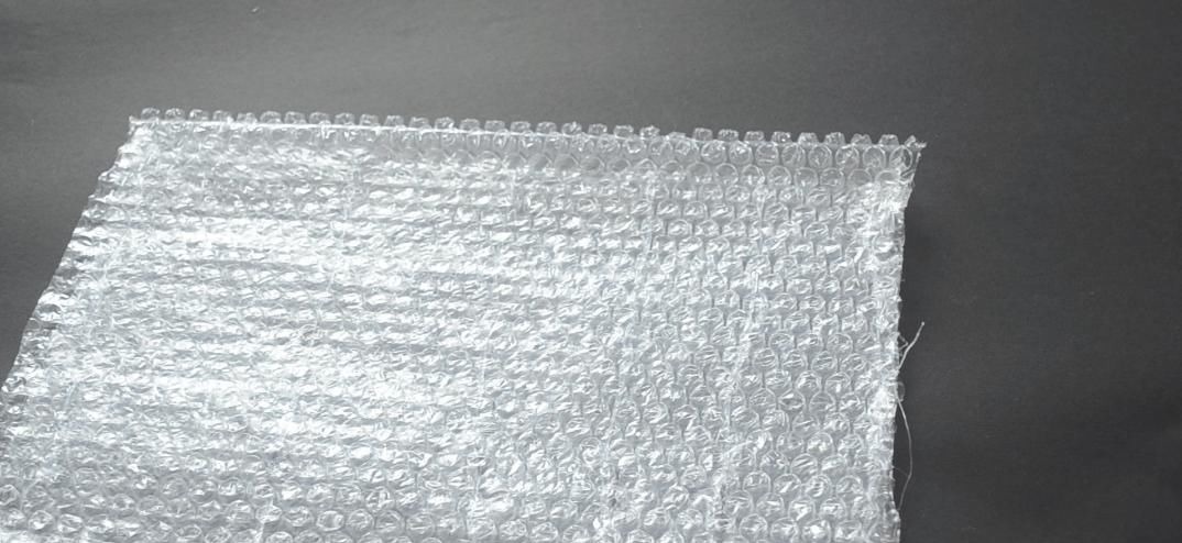 快递箱里的气泡垫别扔了, 没想到它作用这么大, 家家户户用的到