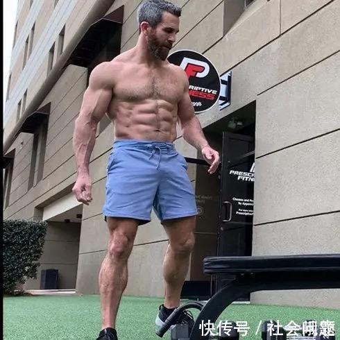 运动|48岁大叔健身30余年,从未使用任何补剂,靠勤奋获得完美肌肉