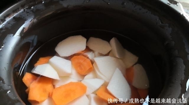 广州一家四口的午餐,家常便饭吃得香,做法简单,节后这样吃舒服