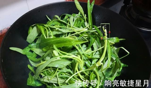 绿叶菜|别拿绿叶菜不当大餐,正当季虫害少,简单一炒碧绿脆嫩营养又好吃!