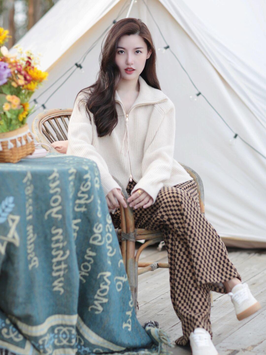 学院风 这些才是“毛衣”的高级穿法,简约优雅又显气质,谁穿都美