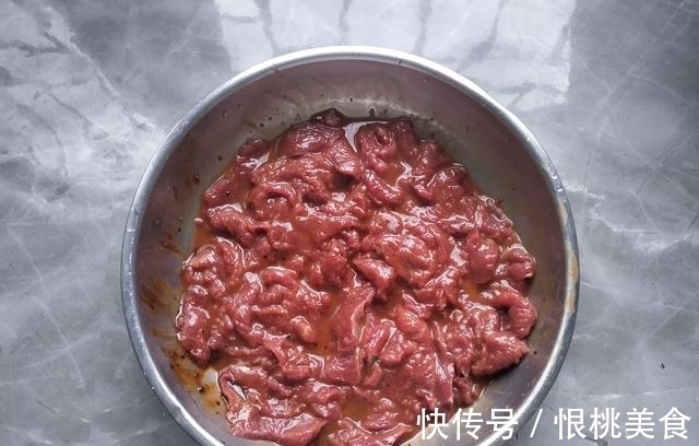 如何在家做滑嫩的黑椒牛肉？腌肉最重要，今天的下饭菜就做这个